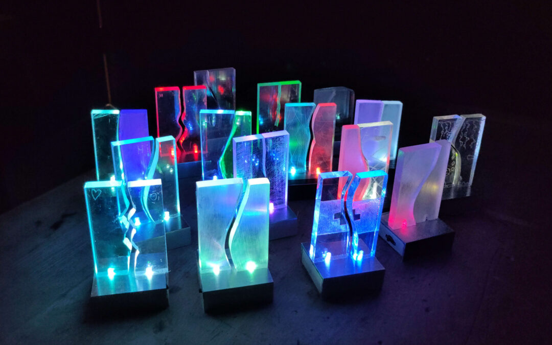 8er-Technikkurs stellt LED-beleuchtete Acrylglas-Deko her